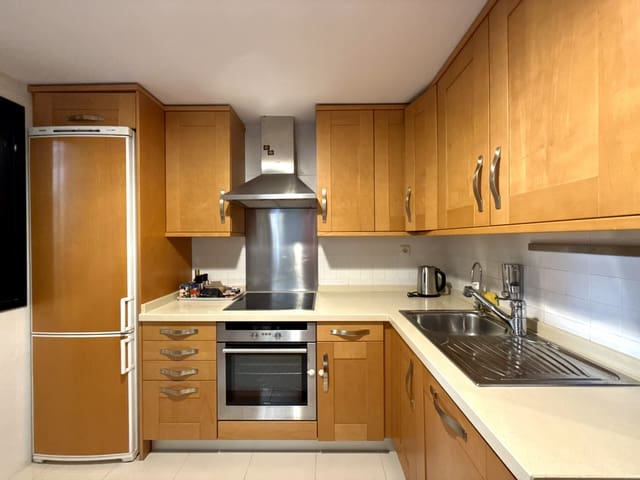 2 bedroom Apartment for sale in Puerto Banus, Marbella with pool garage - € 665,000 (Ref: 9770388)