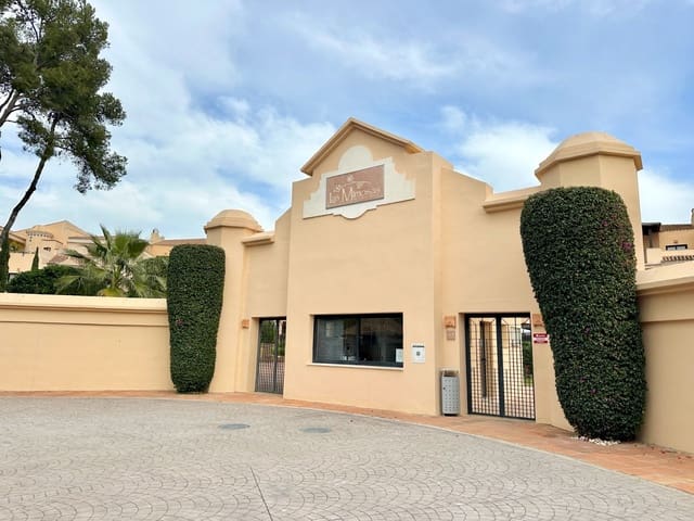 2 soveværelse Lejlighed til salg i Puerto Banus, Marbella med swimmingpool garage - € 665.000 (Ref: 9770388)
