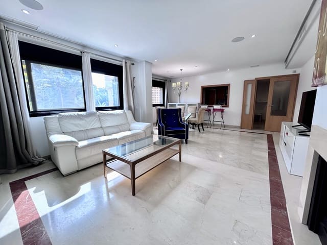 2 soveværelse Lejlighed til salg i Puerto Banus, Marbella med swimmingpool garage - € 665.000 (Ref: 9770388)