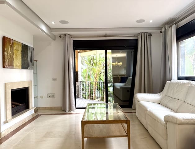 2 soveværelse Lejlighed til salg i Puerto Banus, Marbella med swimmingpool garage - € 665.000 (Ref: 9770388)