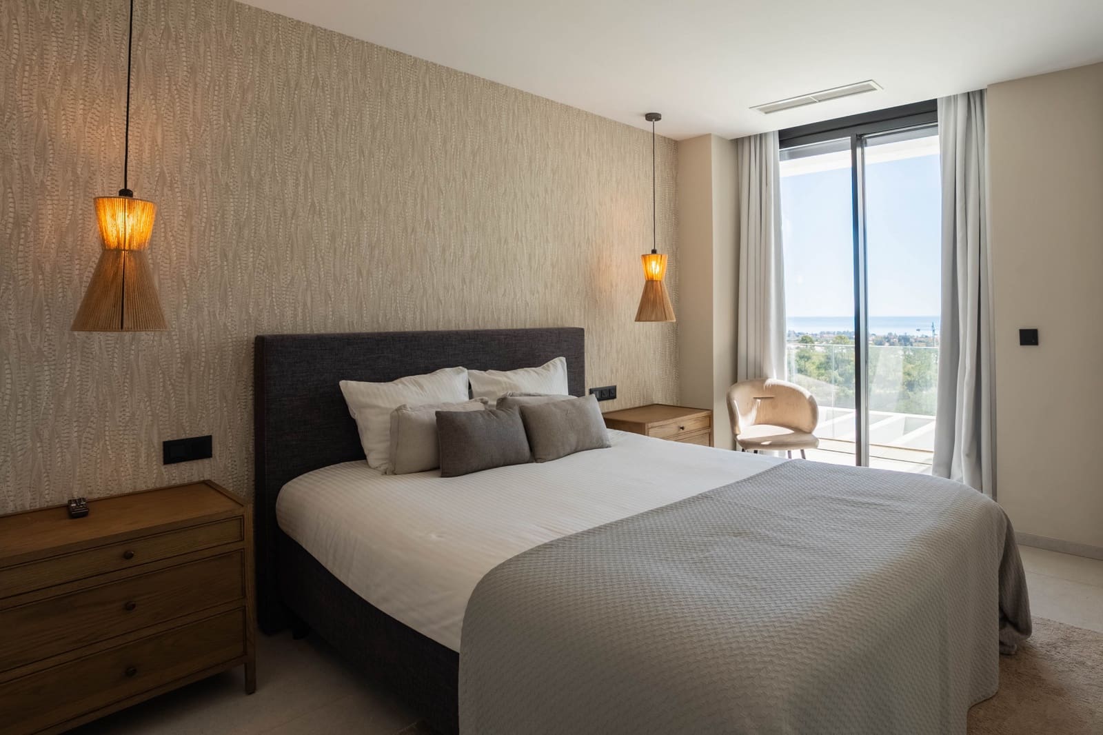 9 bedroom Villa for holiday rental in New Golden Mile with pool garage - € 25,000 (Ref: 9790838)