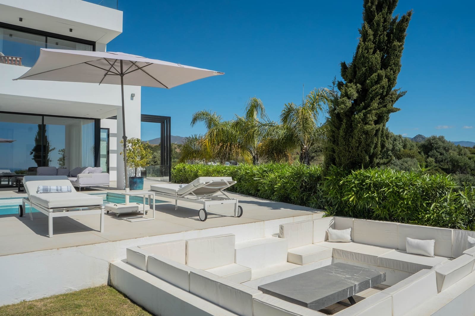 9 bedroom Villa for holiday rental in New Golden Mile with pool garage - € 25,000 (Ref: 9790838)