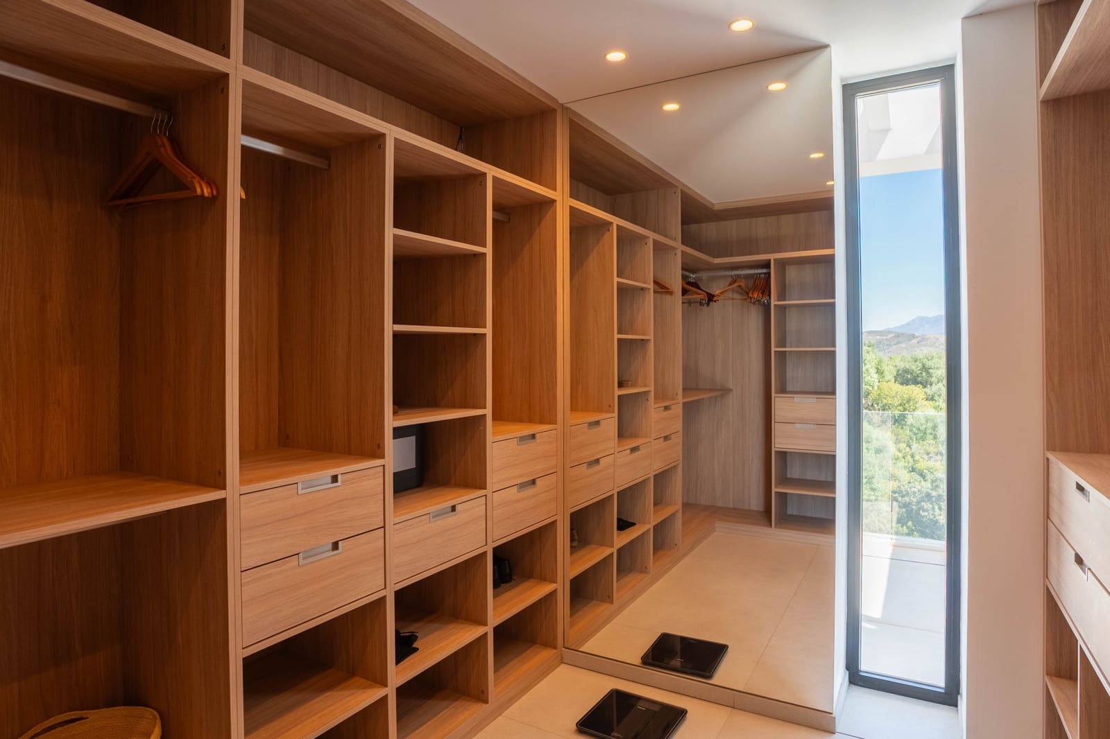 9 bedroom Villa for holiday rental in New Golden Mile with pool garage - € 25,000 (Ref: 9790838)