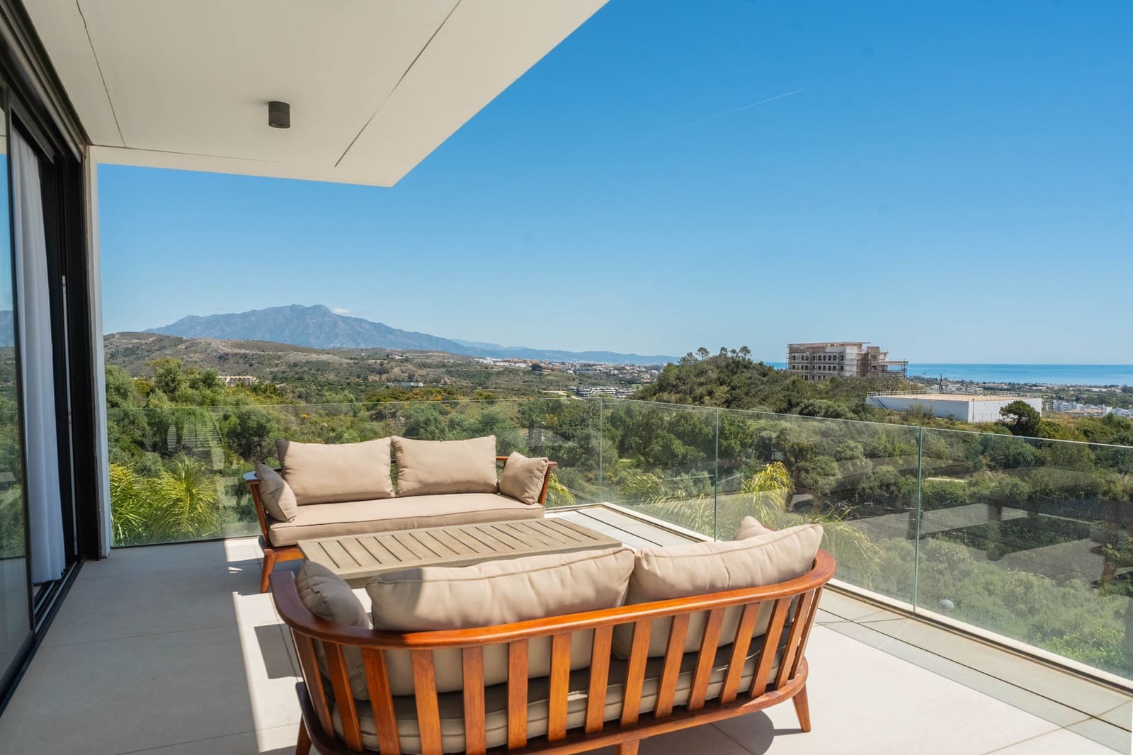 9 bedroom Villa for holiday rental in New Golden Mile with pool garage - € 25,000 (Ref: 9790838)