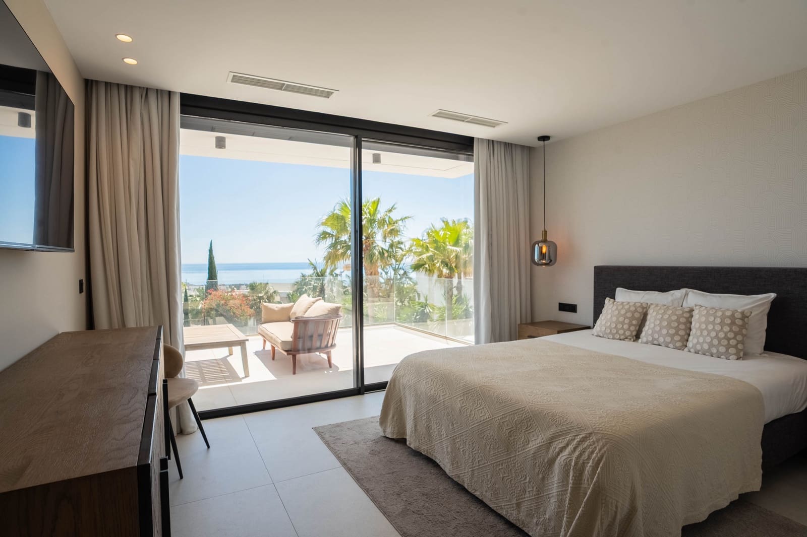 9 bedroom Villa for holiday rental in New Golden Mile with pool garage - € 25,000 (Ref: 9790838)