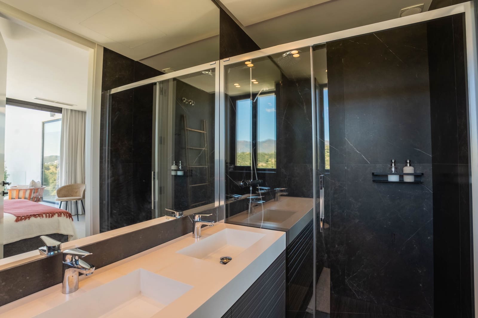 9 bedroom Villa for holiday rental in New Golden Mile with pool garage - € 25,000 (Ref: 9790838)