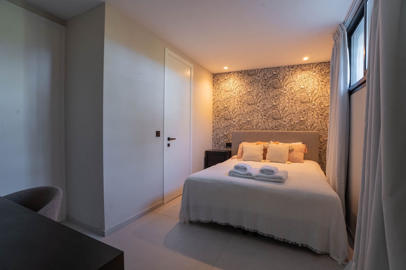 9 bedroom Villa for holiday rental in New Golden Mile with pool garage - € 25,000 (Ref: 9790838)