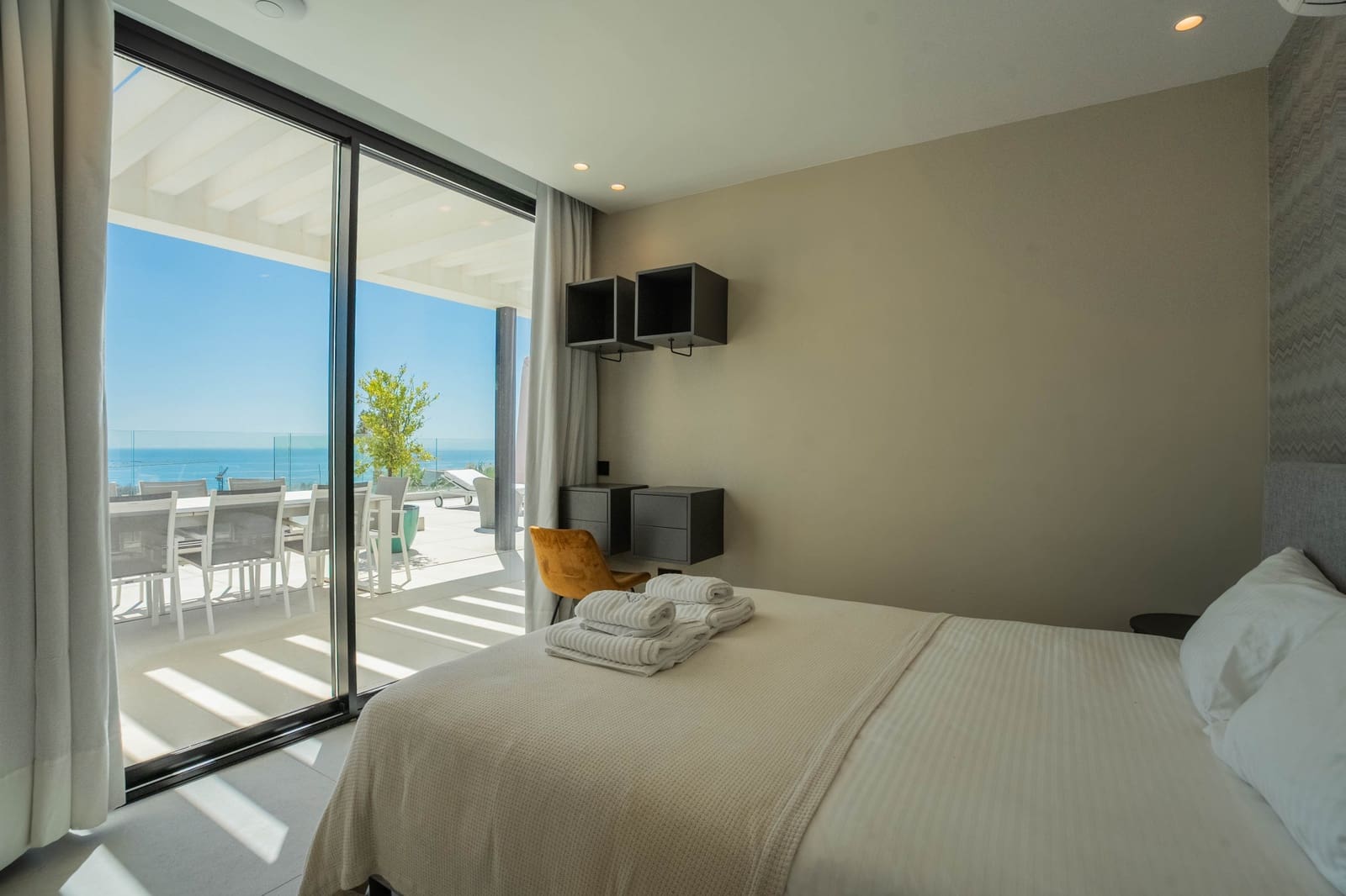 9 bedroom Villa for holiday rental in New Golden Mile with pool garage - € 25,000 (Ref: 9790838)