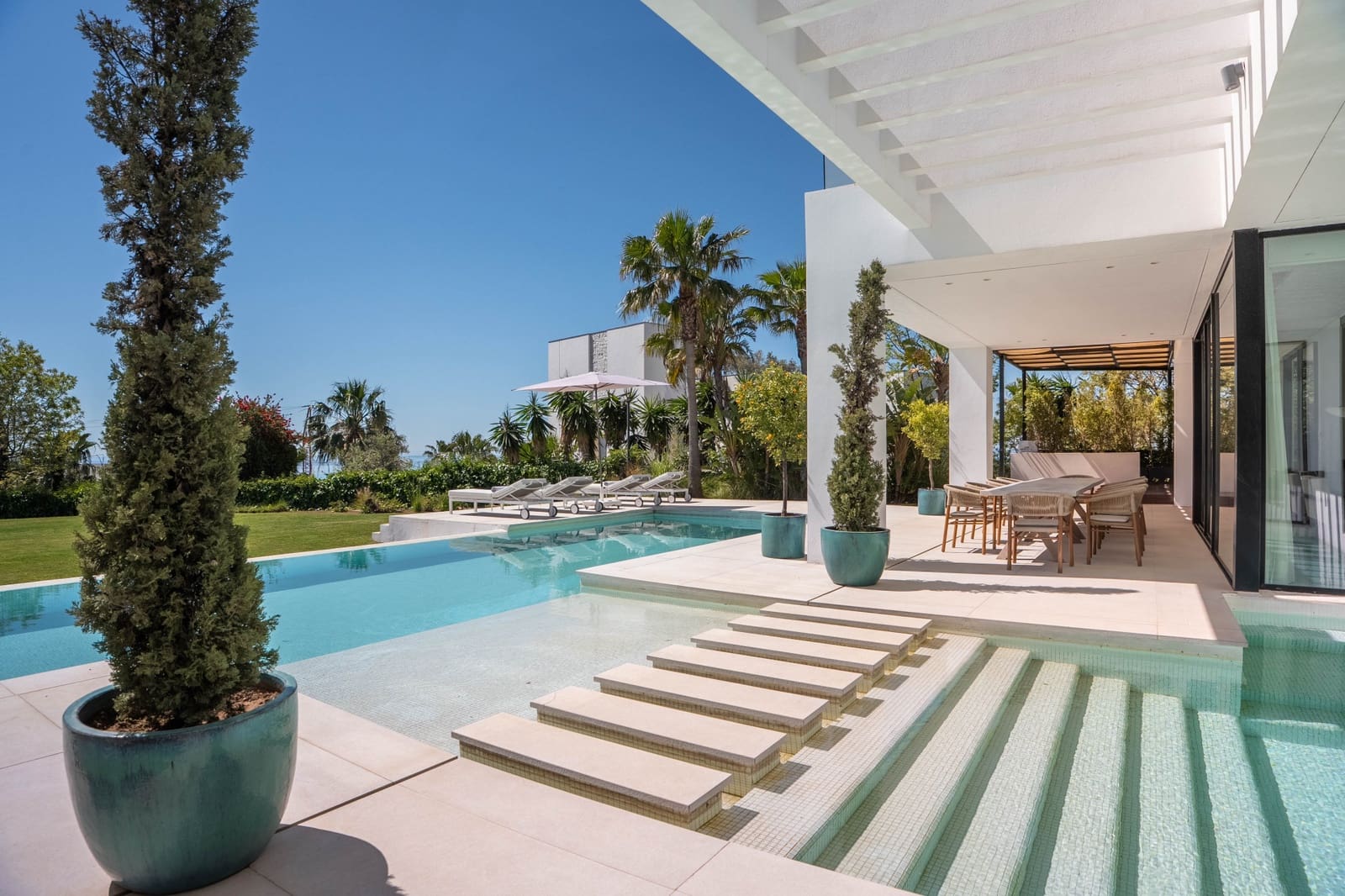 9 bedroom Villa for holiday rental in New Golden Mile with pool garage - € 25,000 (Ref: 9790838)