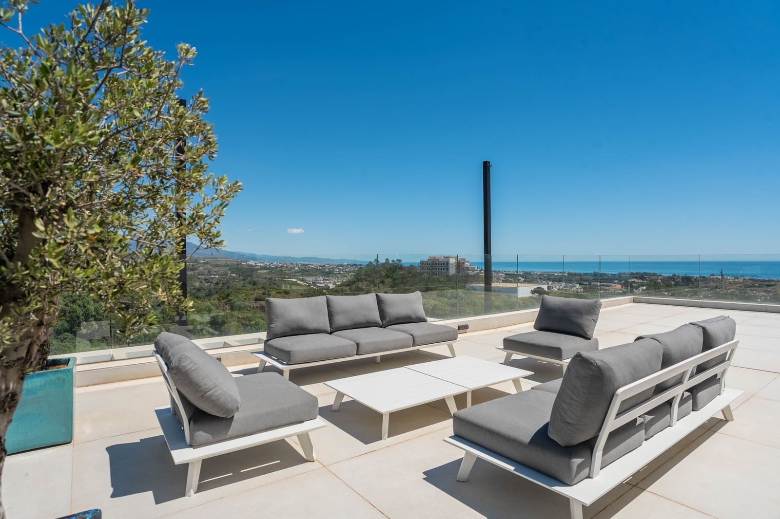 9 bedroom Villa for holiday rental in New Golden Mile with pool garage - € 25,000 (Ref: 9790838)