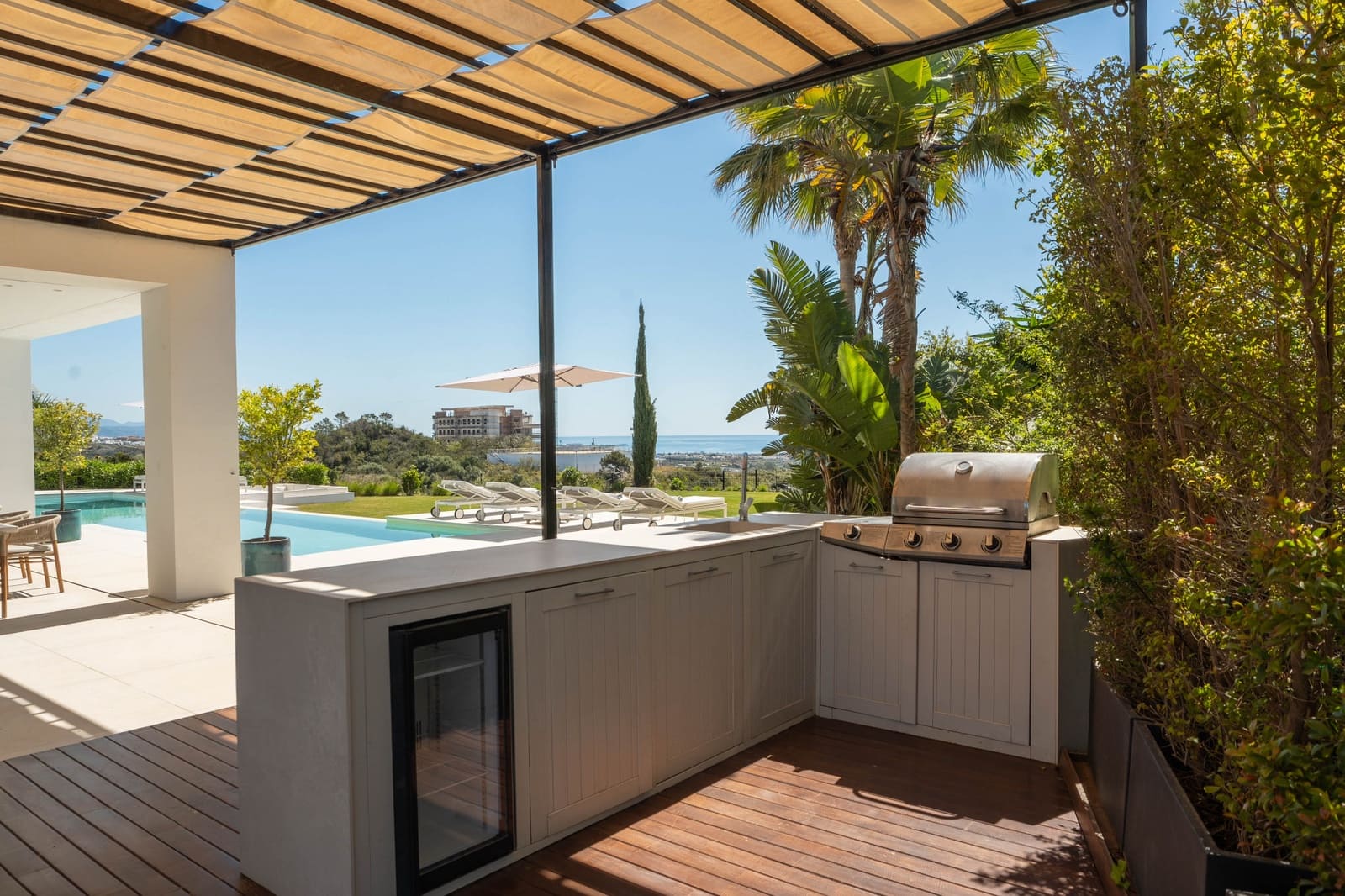 9 bedroom Villa for holiday rental in New Golden Mile with pool garage - € 25,000 (Ref: 9790838)