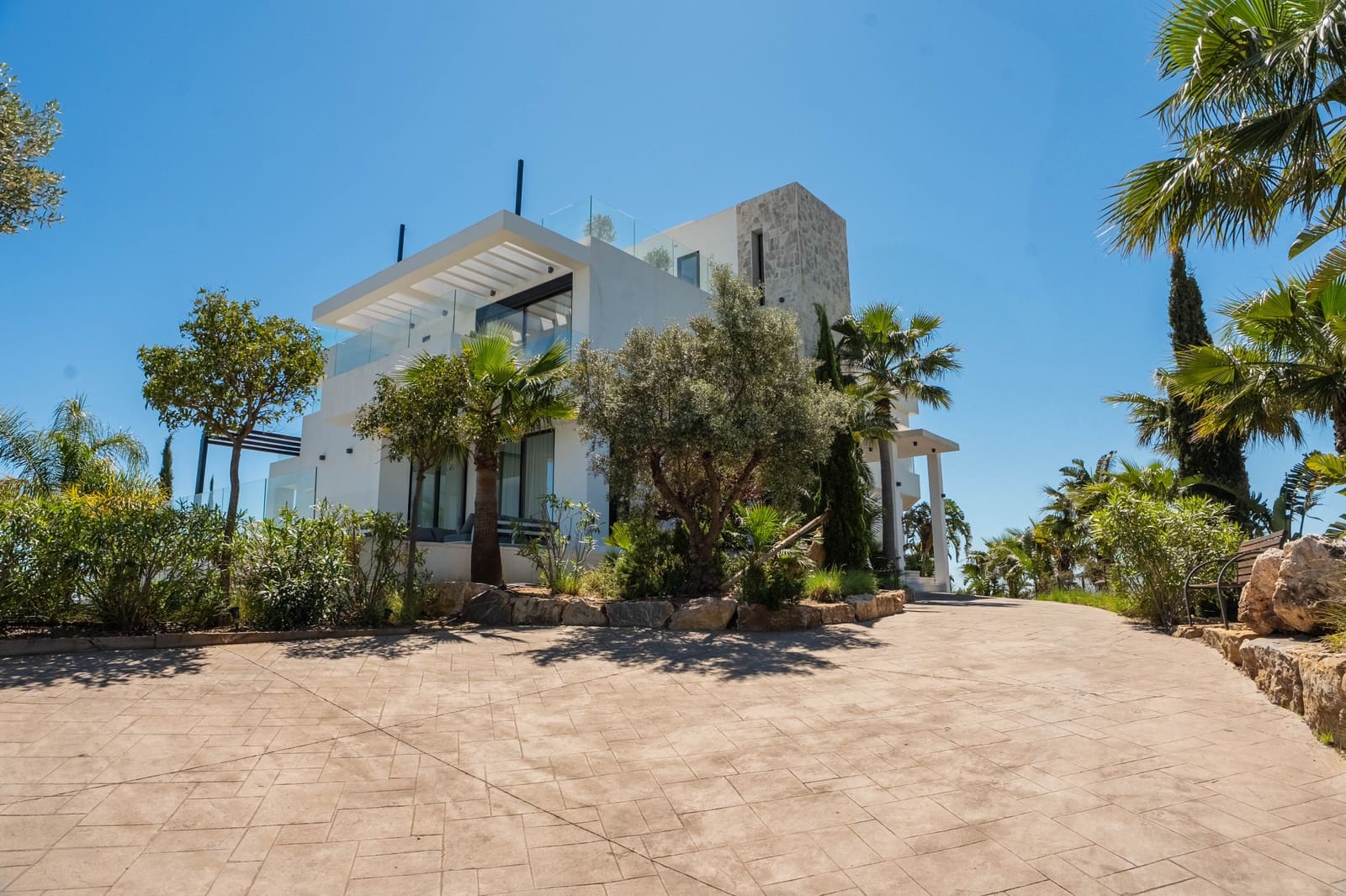 9 bedroom Villa for holiday rental in New Golden Mile with pool garage - € 25,000 (Ref: 9790838)