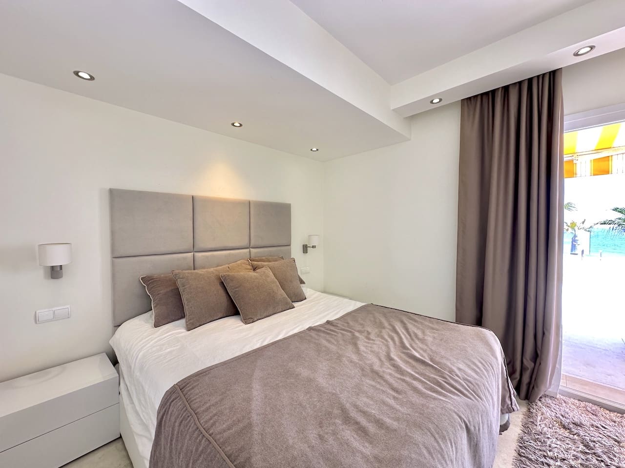 3 bedroom Penthouse for sale in Estepona with pool - € 1,850,000 (Ref: 9794352)