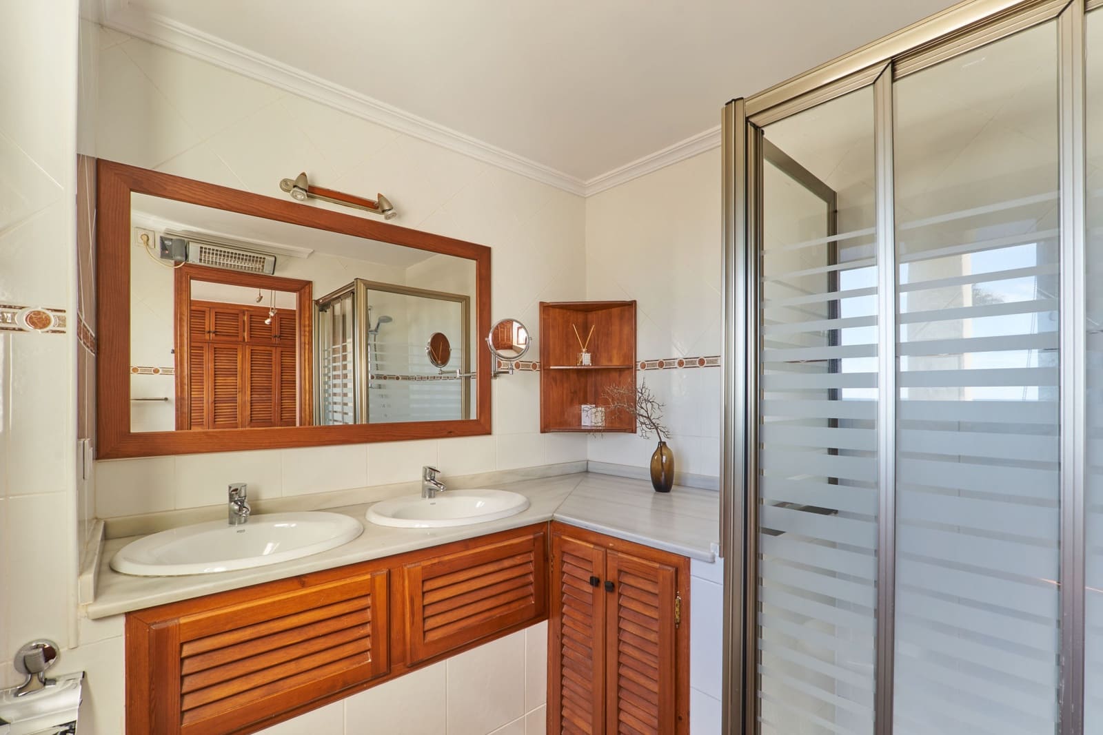 3 bedroom Townhouse for sale in Casares with pool garage - € 998,000 (Ref: 9804131)