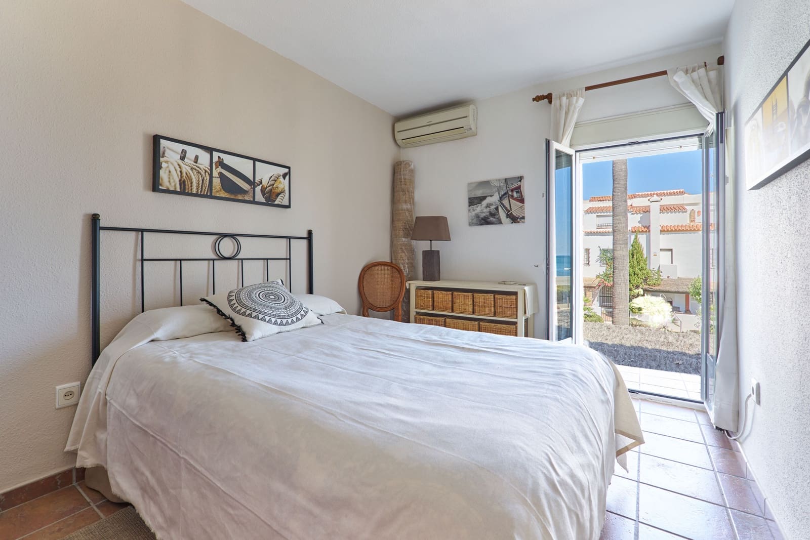 3 bedroom Townhouse for sale in Casares with pool garage - € 998,000 (Ref: 9804131)