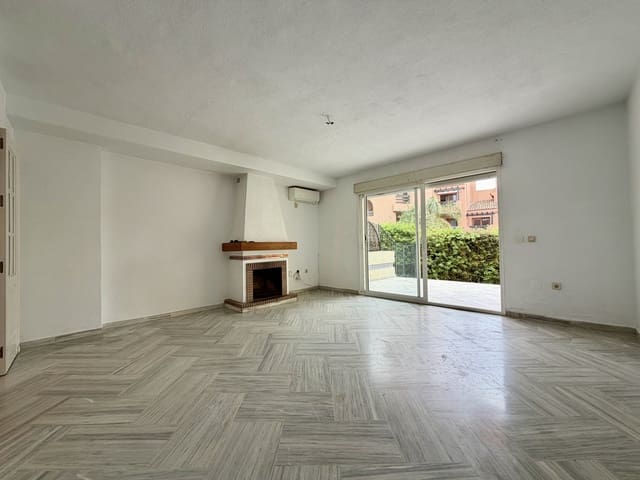 2 bedroom Townhouse for sale in Estepona with pool garage - € 699,000 (Ref: 9811395)