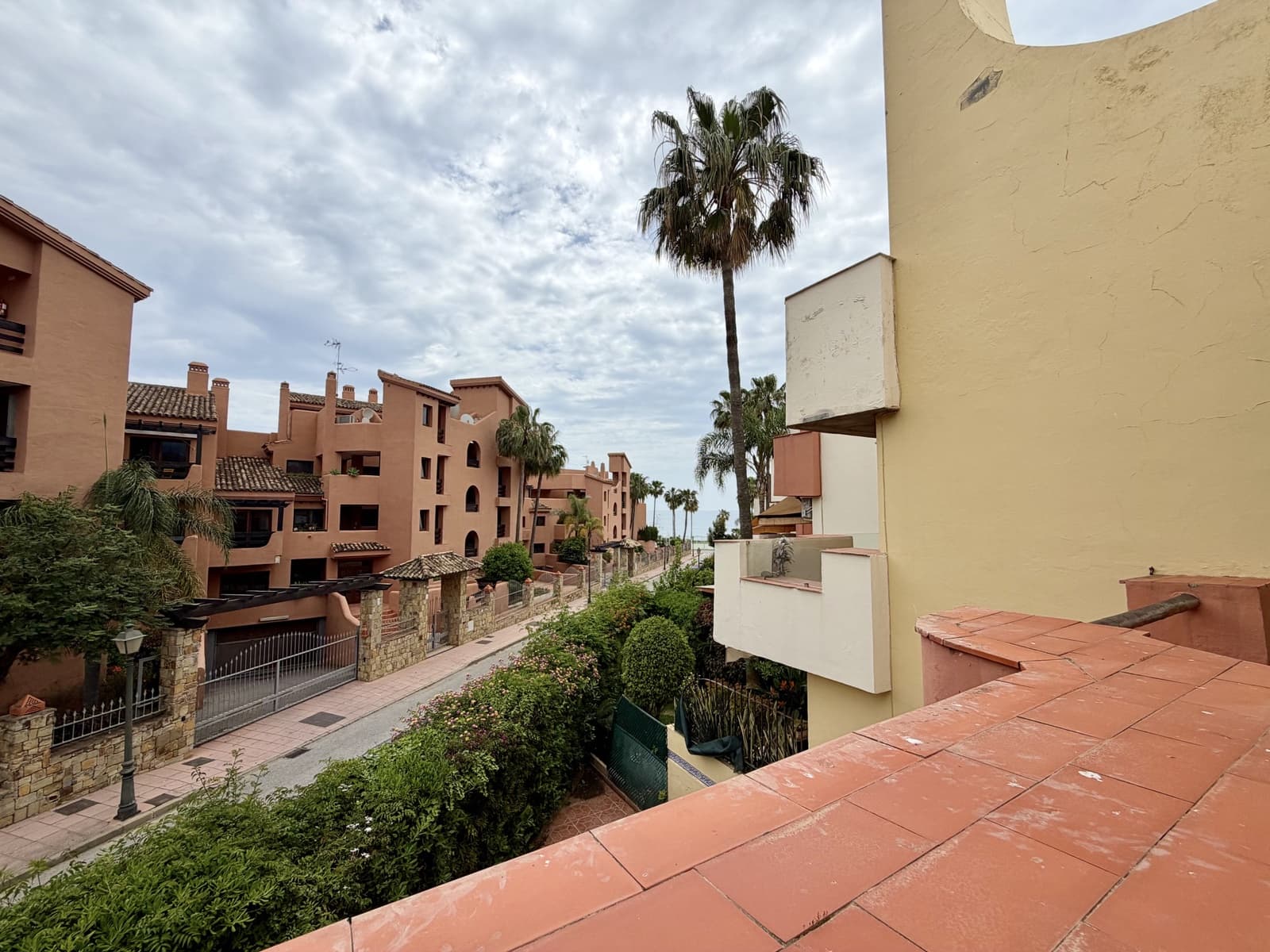 2 bedroom Townhouse for sale in Estepona with pool garage - € 699,000 (Ref: 9811395)