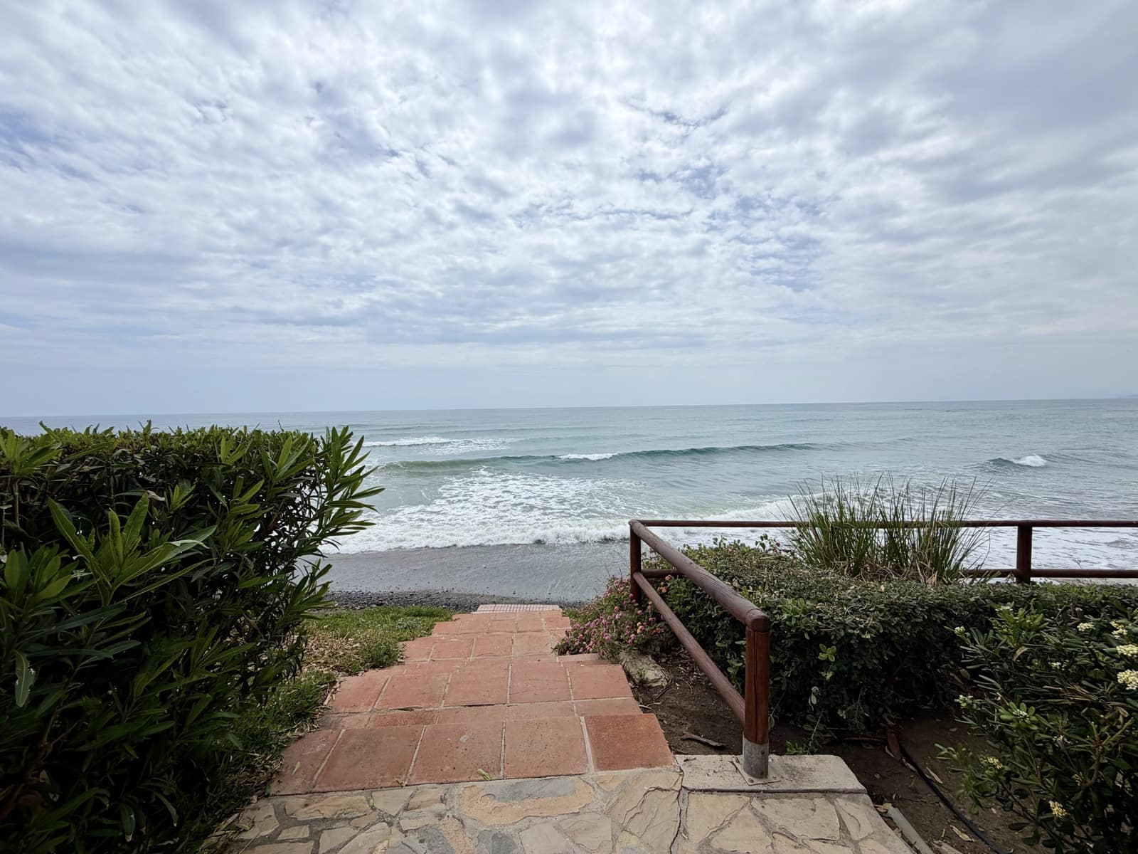2 bedroom Townhouse for sale in Estepona with pool garage - € 699,000 (Ref: 9811395)
