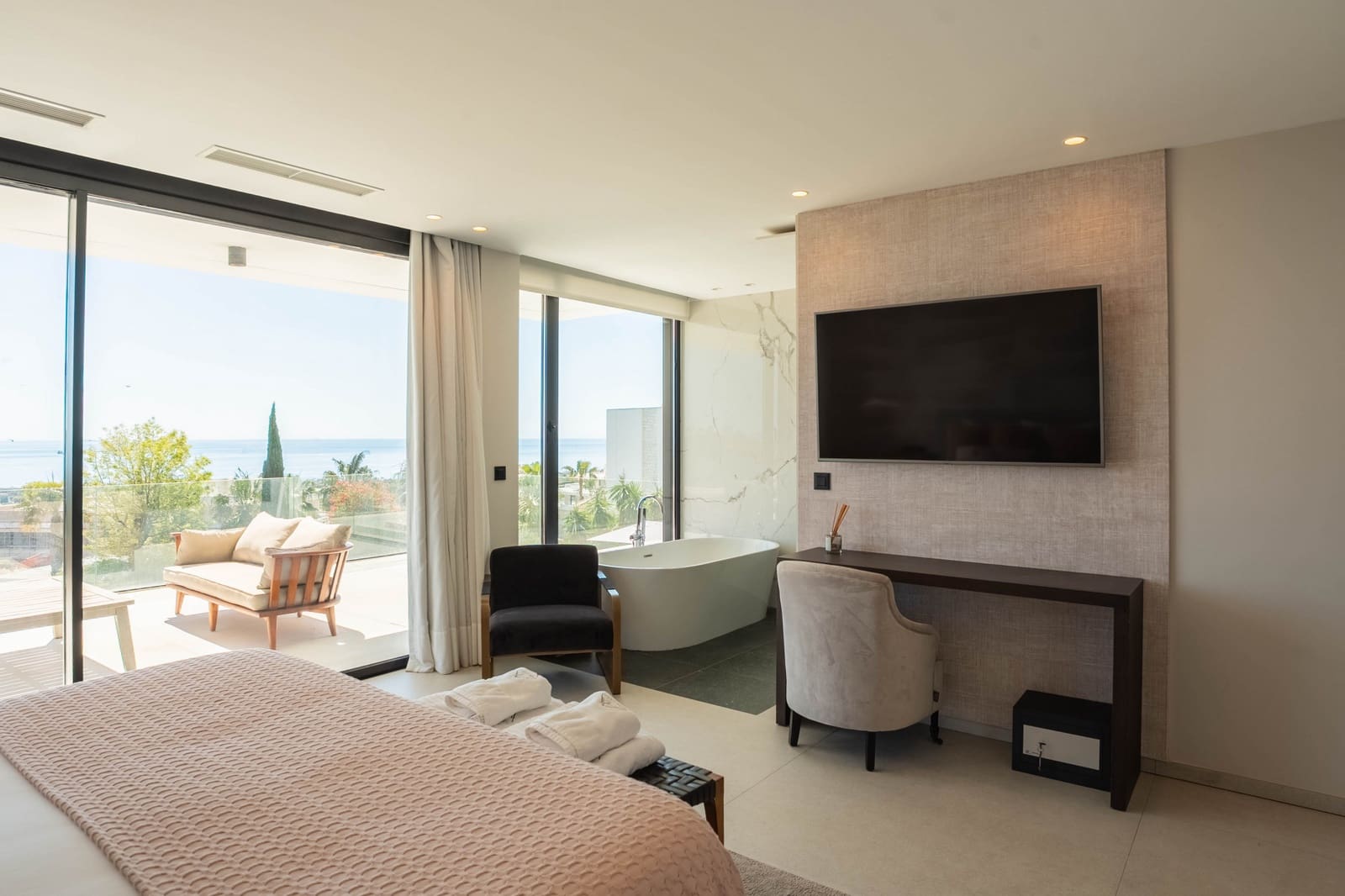 Chalet de 9 habitaciones en Estepona en venta con piscina garaje - 12.000.000 € (Ref: 9815718)
