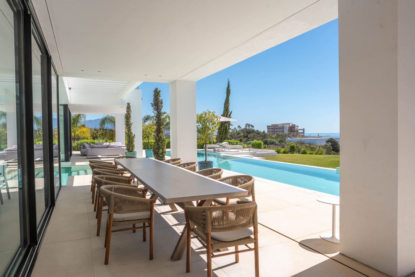 Chalet de 9 habitaciones en Estepona en venta con piscina garaje - 12.000.000 € (Ref: 9815718)