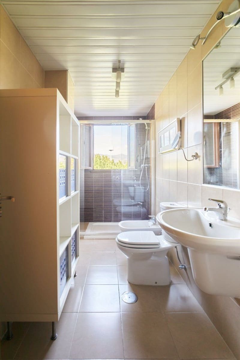 Penthouse de 3 chambres à louer à Estepona avec piscine garage - 3 100 € (Ref: 9817841)