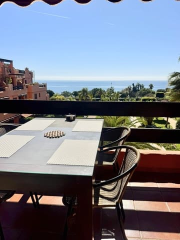 Penthouse de 3 chambres à louer à Zona de Punta Plata, Estepona avec piscine garage - 3 100 € (Ref: 9817841)