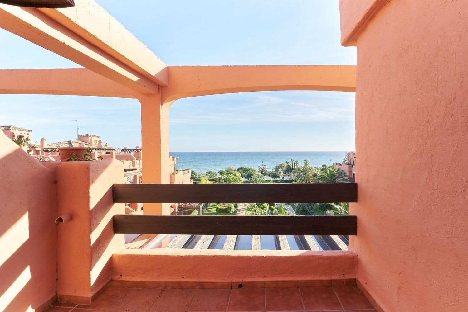 Penthouse de 3 chambres à louer à Estepona avec piscine garage - 3 100 € (Ref: 9817841)