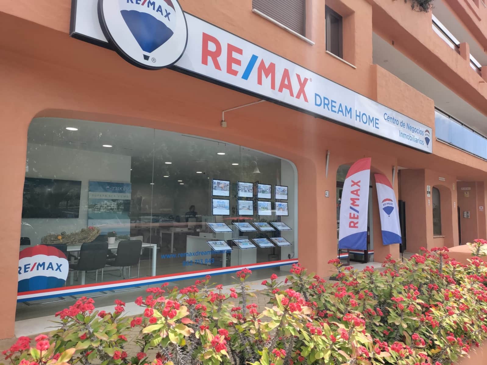 Penthouse de 3 chambres à louer à Estepona avec piscine garage - 3 100 € (Ref: 9817841)