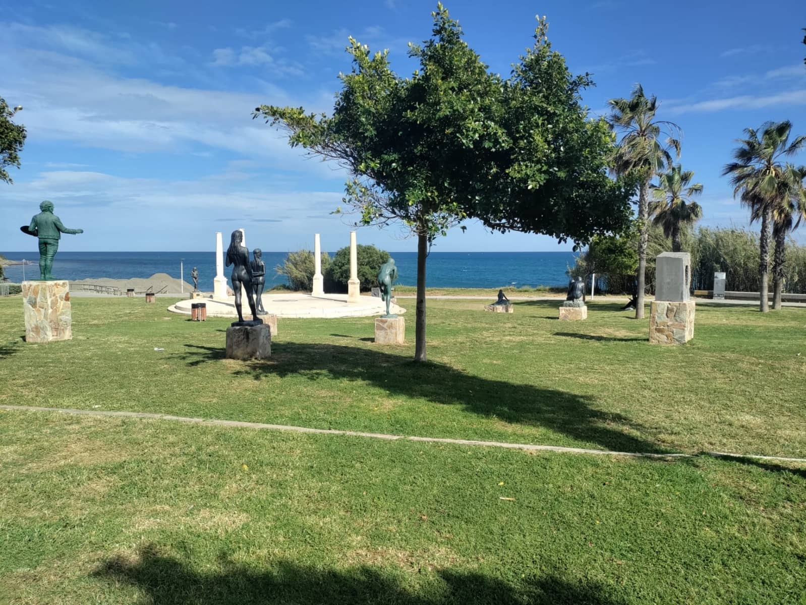 Penthouse de 3 chambres à louer à Estepona avec piscine garage - 3 100 € (Ref: 9817841)