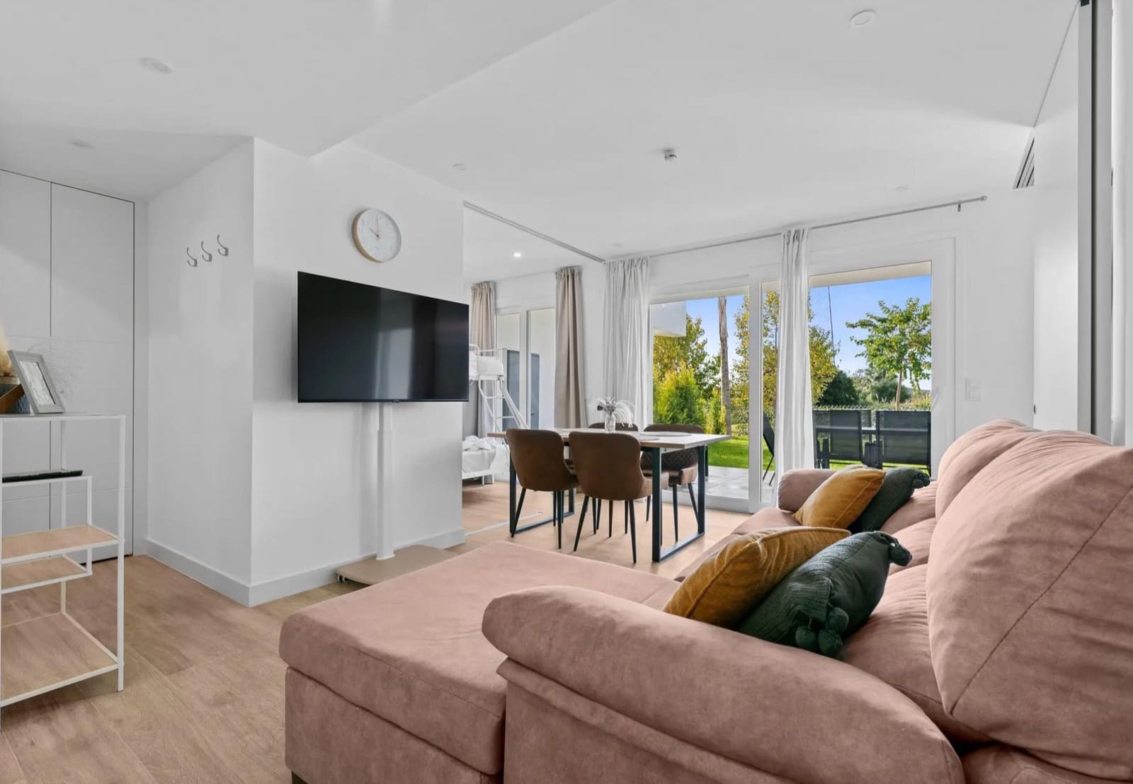 2 quarto Apartamento para arrendar em Casares com piscina garagem - 1 500 € (Ref: 9817842)