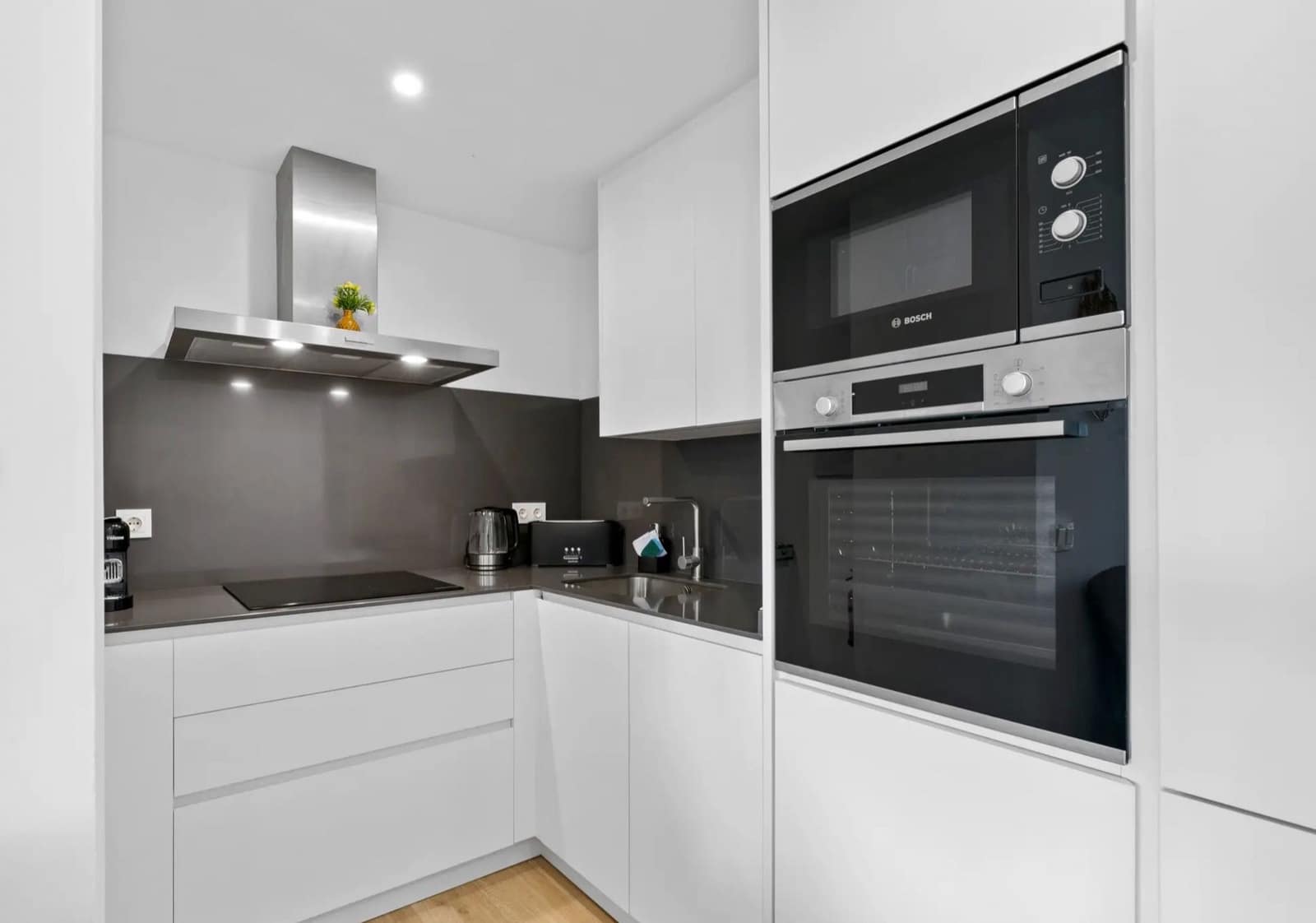 2 quarto Apartamento para arrendar em Casares com piscina garagem - 1 500 € (Ref: 9817842)