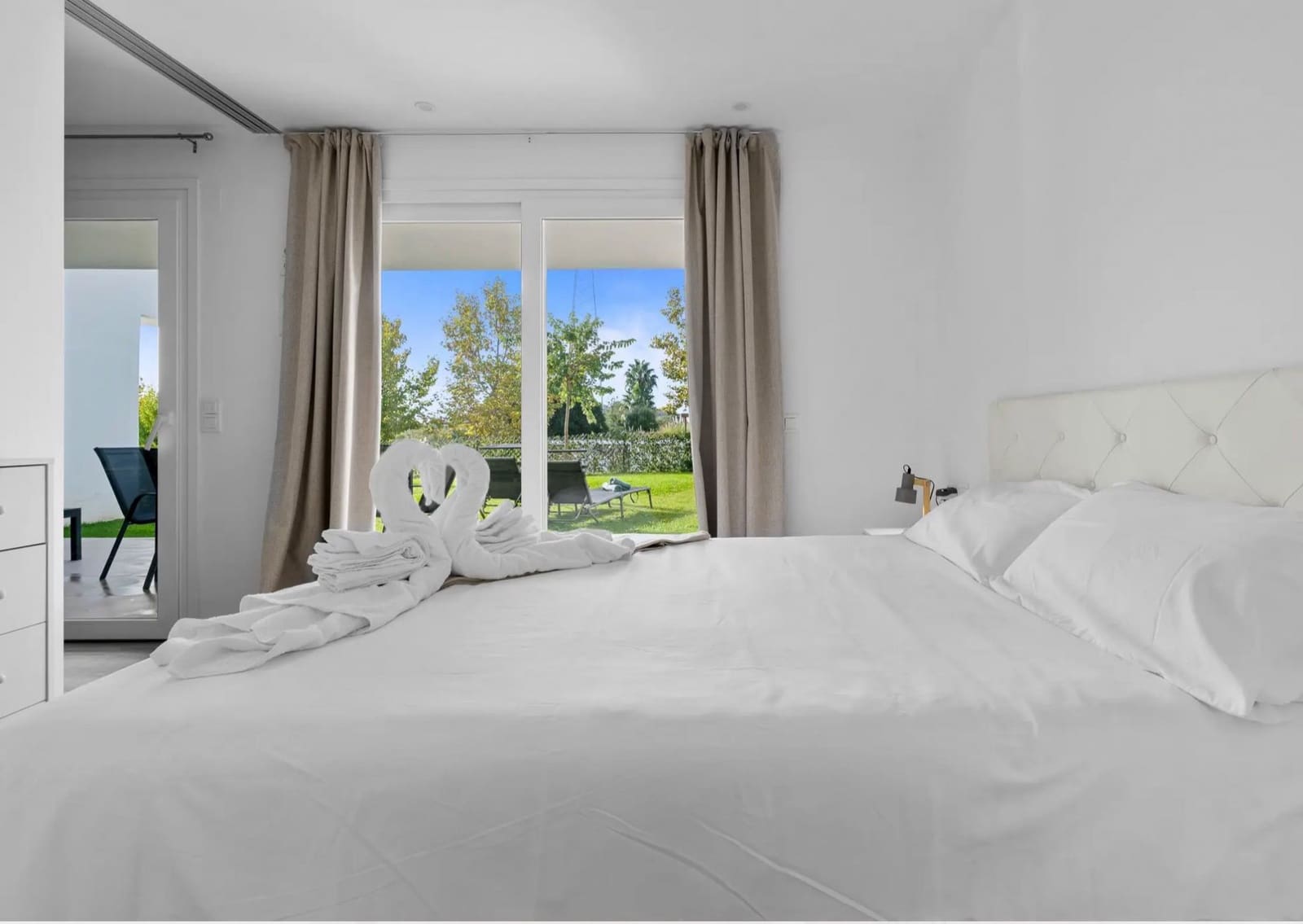 2 quarto Apartamento para arrendar em Casares com piscina garagem - 1 500 € (Ref: 9817842)