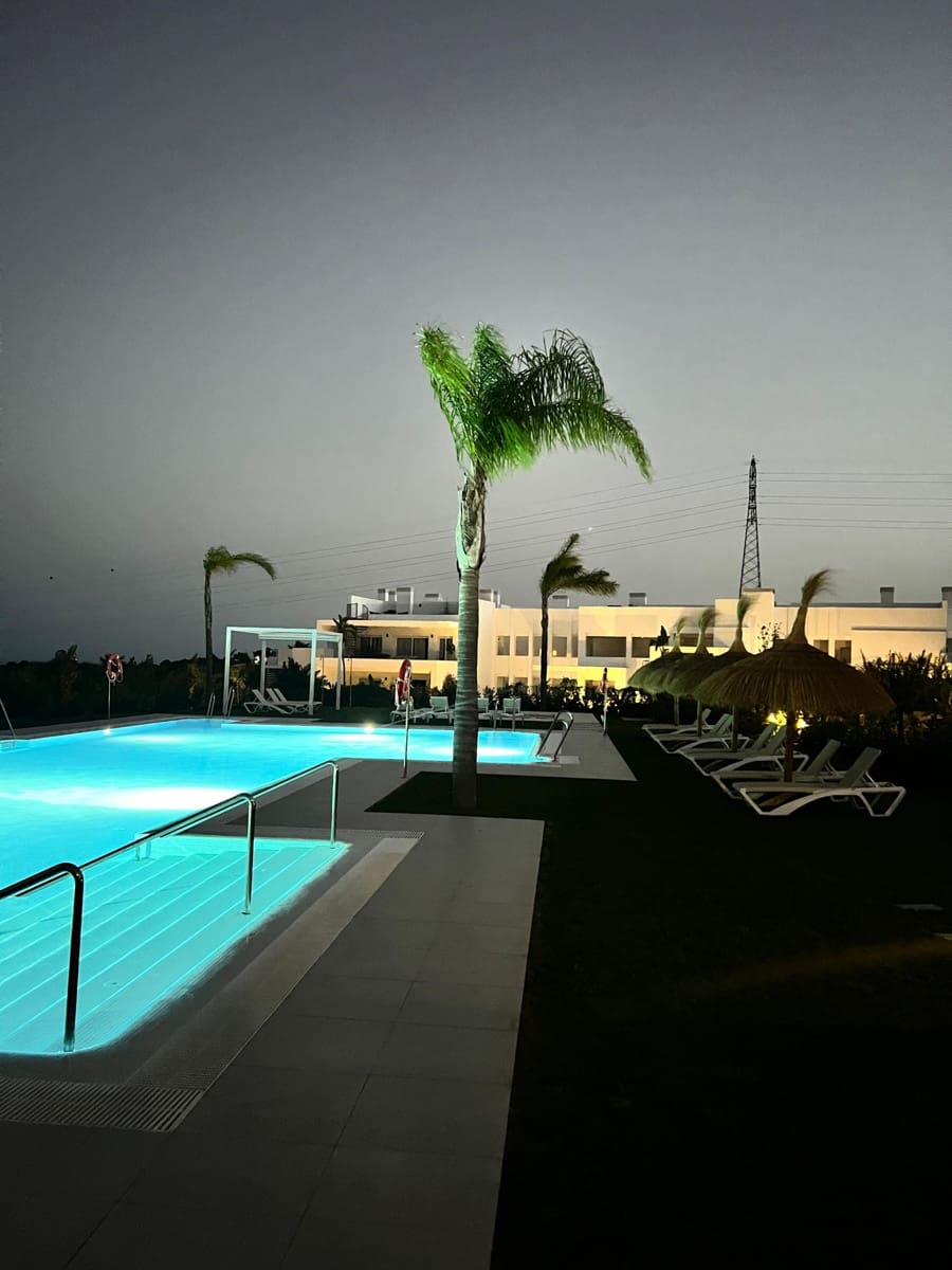 2 quarto Apartamento para arrendar em Casares com piscina garagem - 1 500 € (Ref: 9817842)