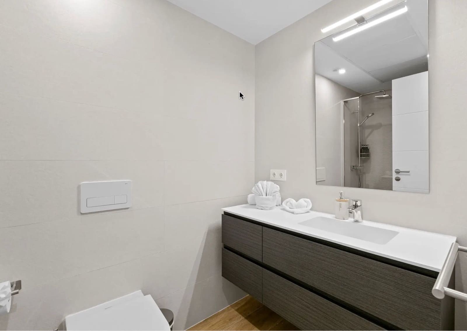 2 quarto Apartamento para arrendar em Casares com piscina garagem - 1 500 € (Ref: 9817842)