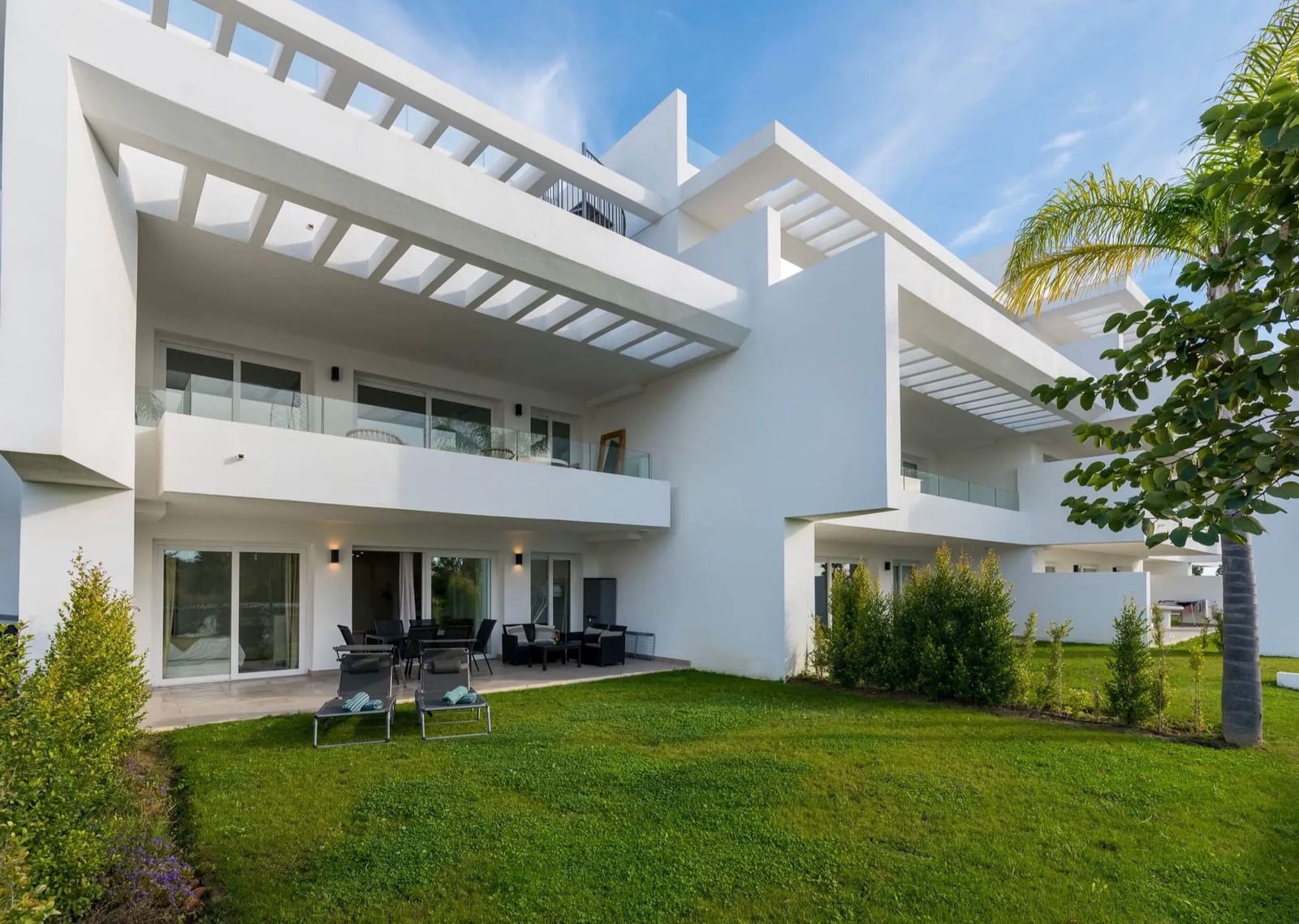 2 quarto Apartamento para arrendar em Casares com piscina garagem - 1 500 € (Ref: 9817842)