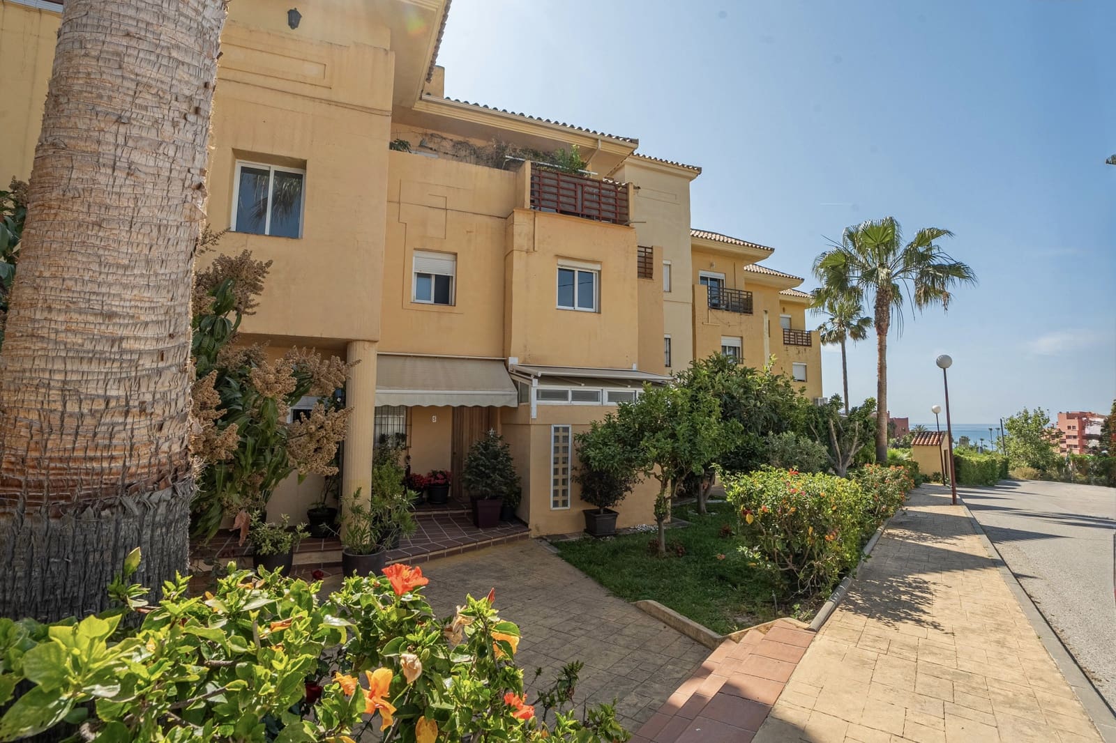 3 sovrum Hus till salu i Estepona med pool garage - 850 000 € (Ref: 9831255)