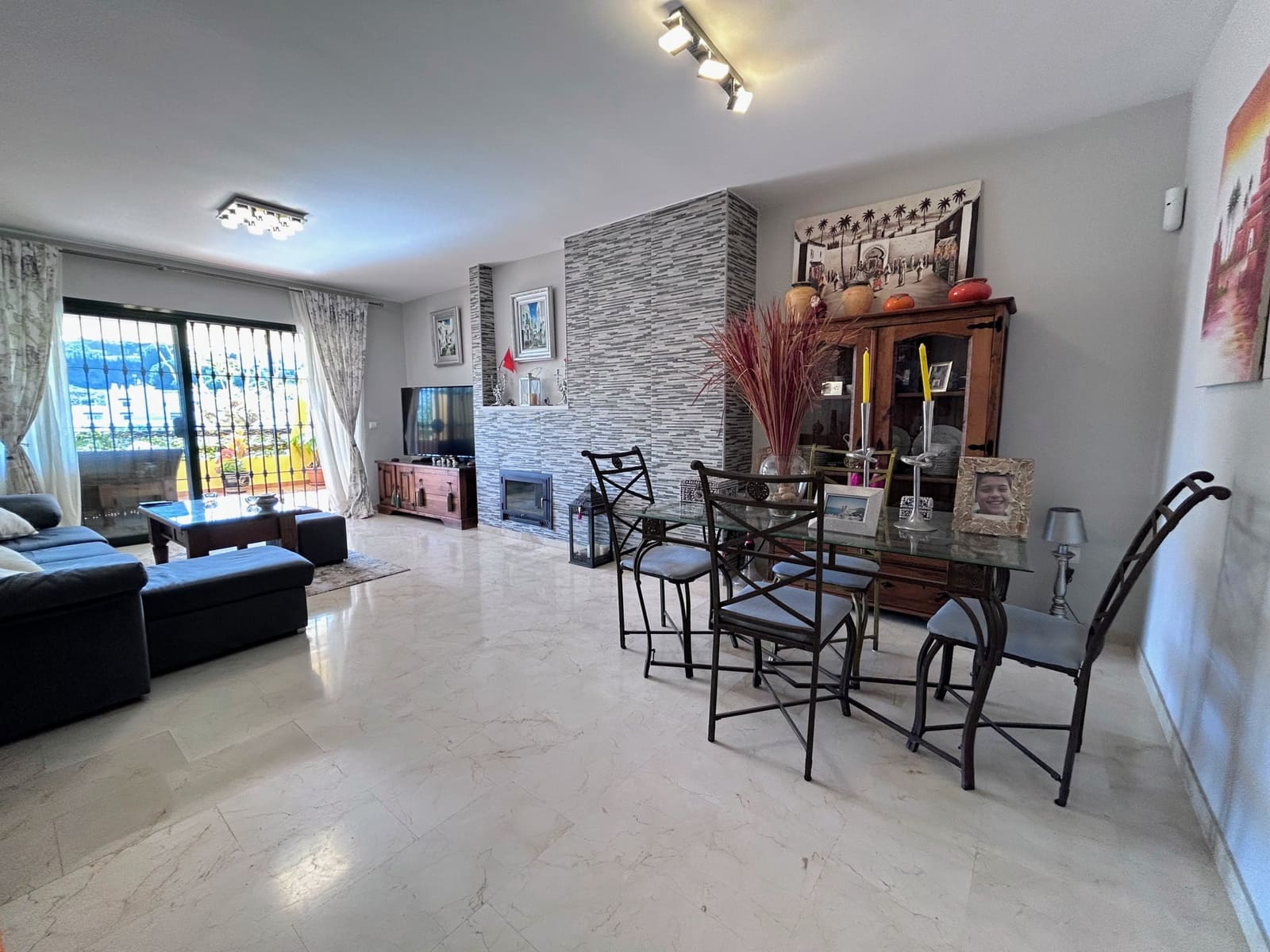 2 soverom Leilighet til salgs i New Golden Mile med svømmebasseng garasje - € 380 000 (Ref: 9831256)