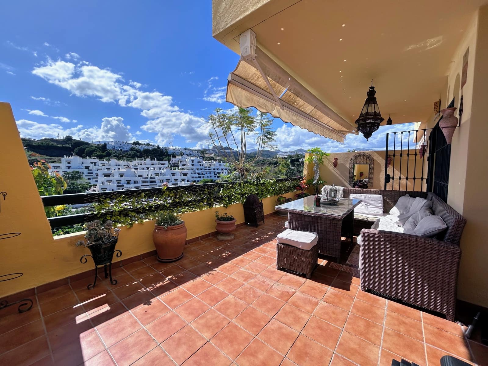 2 soverom Leilighet til salgs i New Golden Mile med svømmebasseng garasje - € 380 000 (Ref: 9831256)