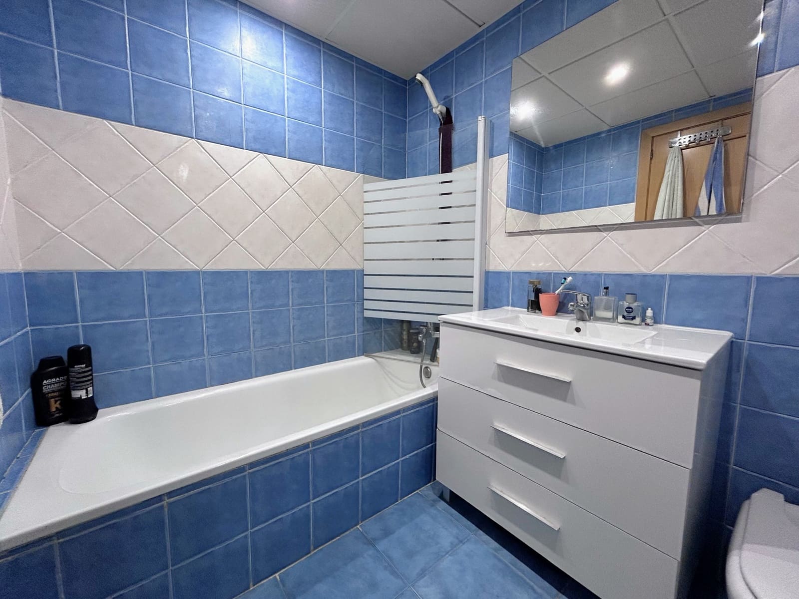 2 soverom Leilighet til salgs i New Golden Mile med svømmebasseng garasje - € 380 000 (Ref: 9831256)