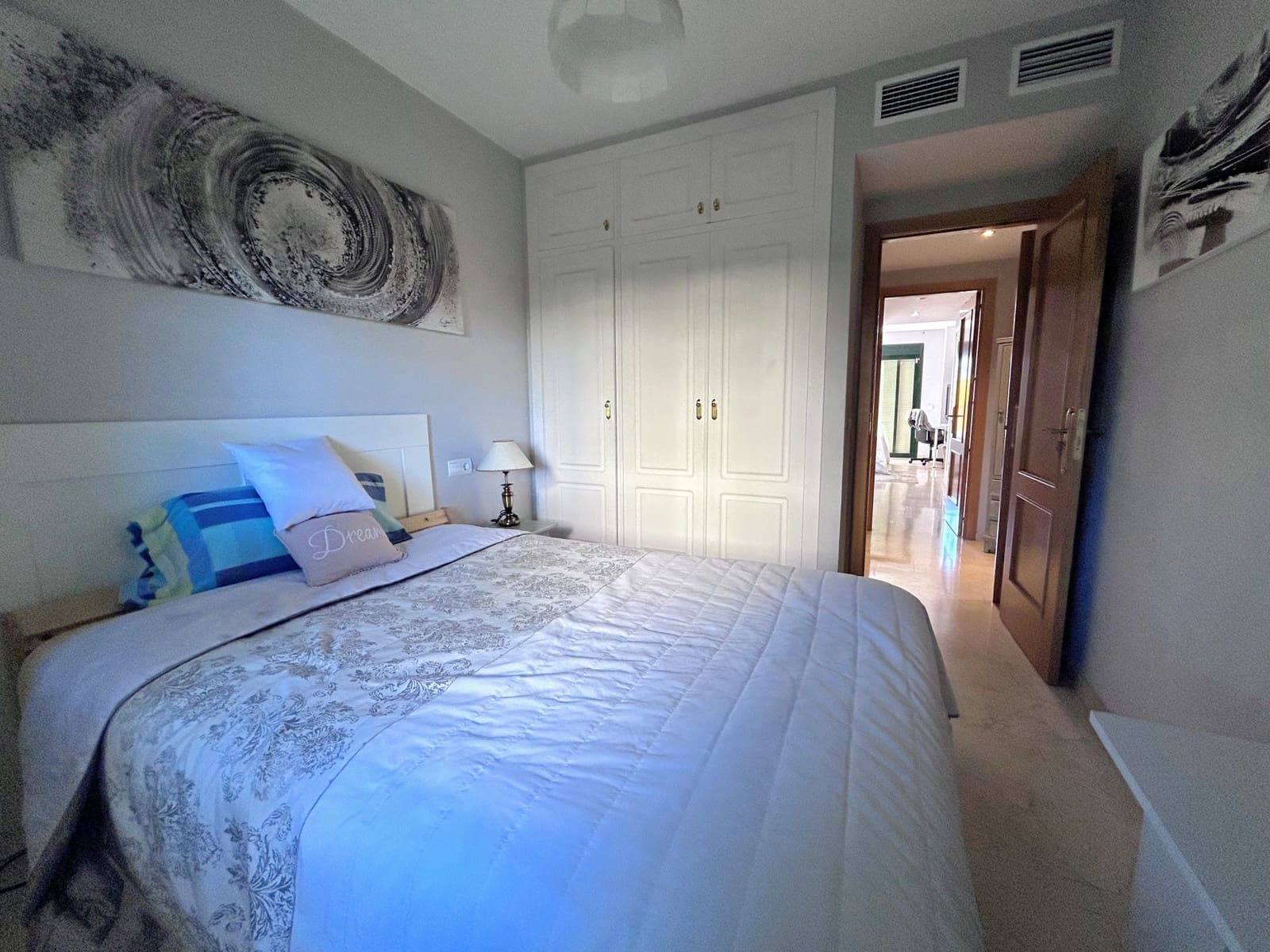 2 soverom Leilighet til salgs i New Golden Mile med svømmebasseng garasje - € 380 000 (Ref: 9831256)