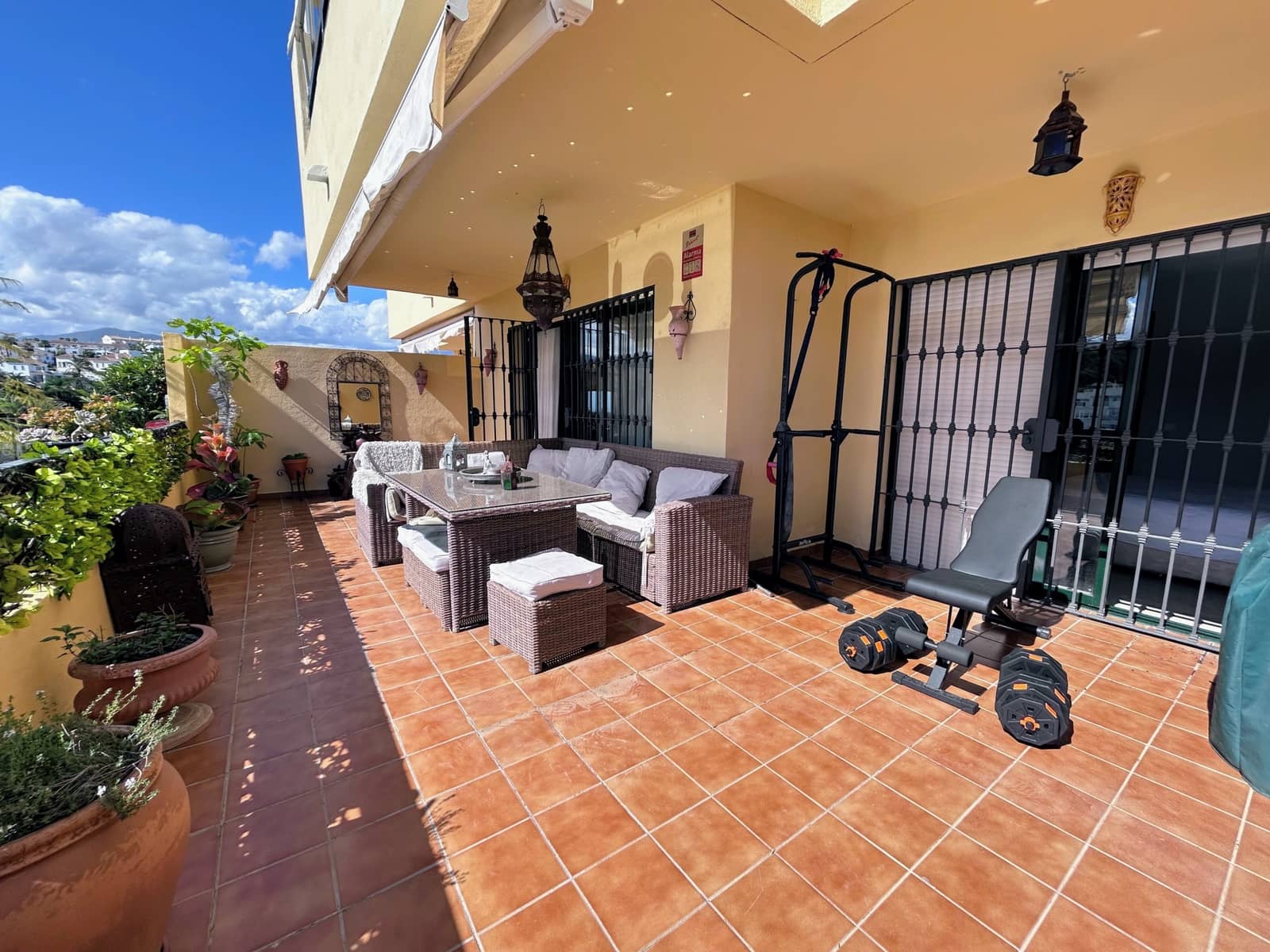 2 soverom Leilighet til salgs i New Golden Mile med svømmebasseng garasje - € 380 000 (Ref: 9831256)