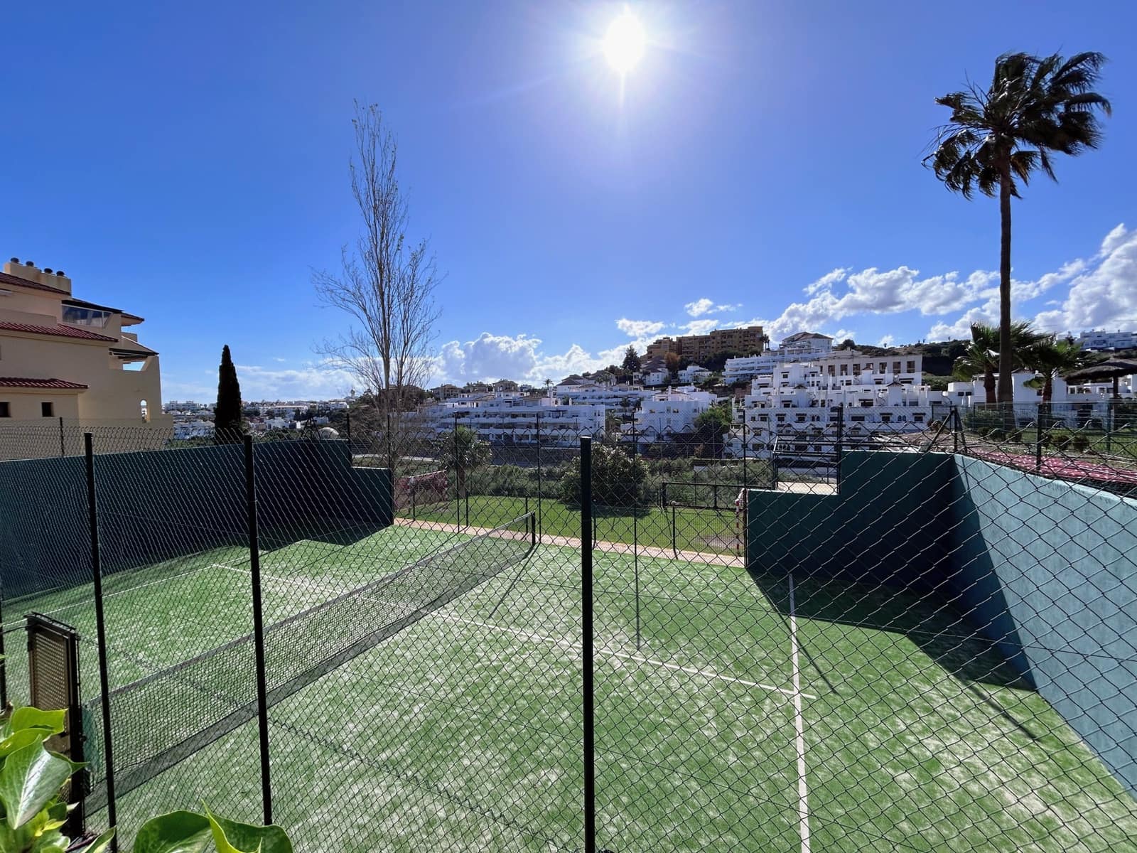 2 soverom Leilighet til salgs i New Golden Mile med svømmebasseng garasje - € 380 000 (Ref: 9831256)