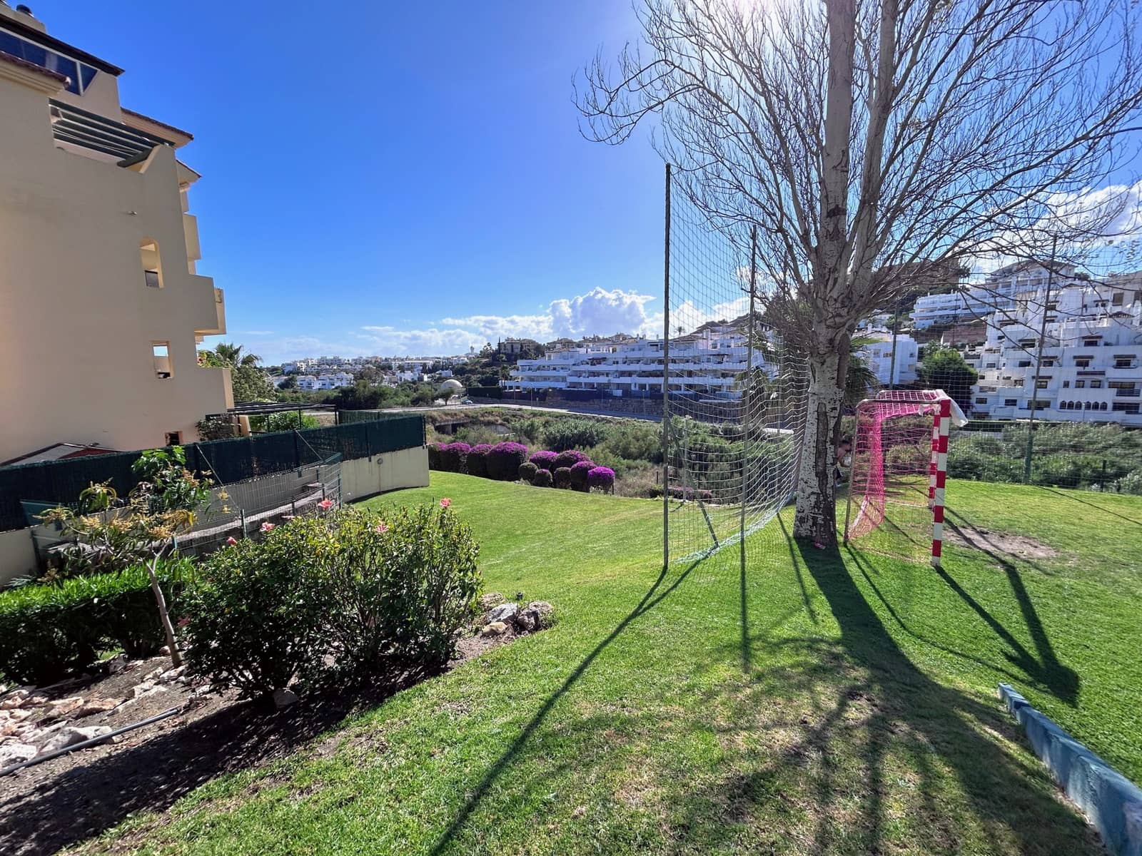 2 soverom Leilighet til salgs i New Golden Mile med svømmebasseng garasje - € 380 000 (Ref: 9831256)