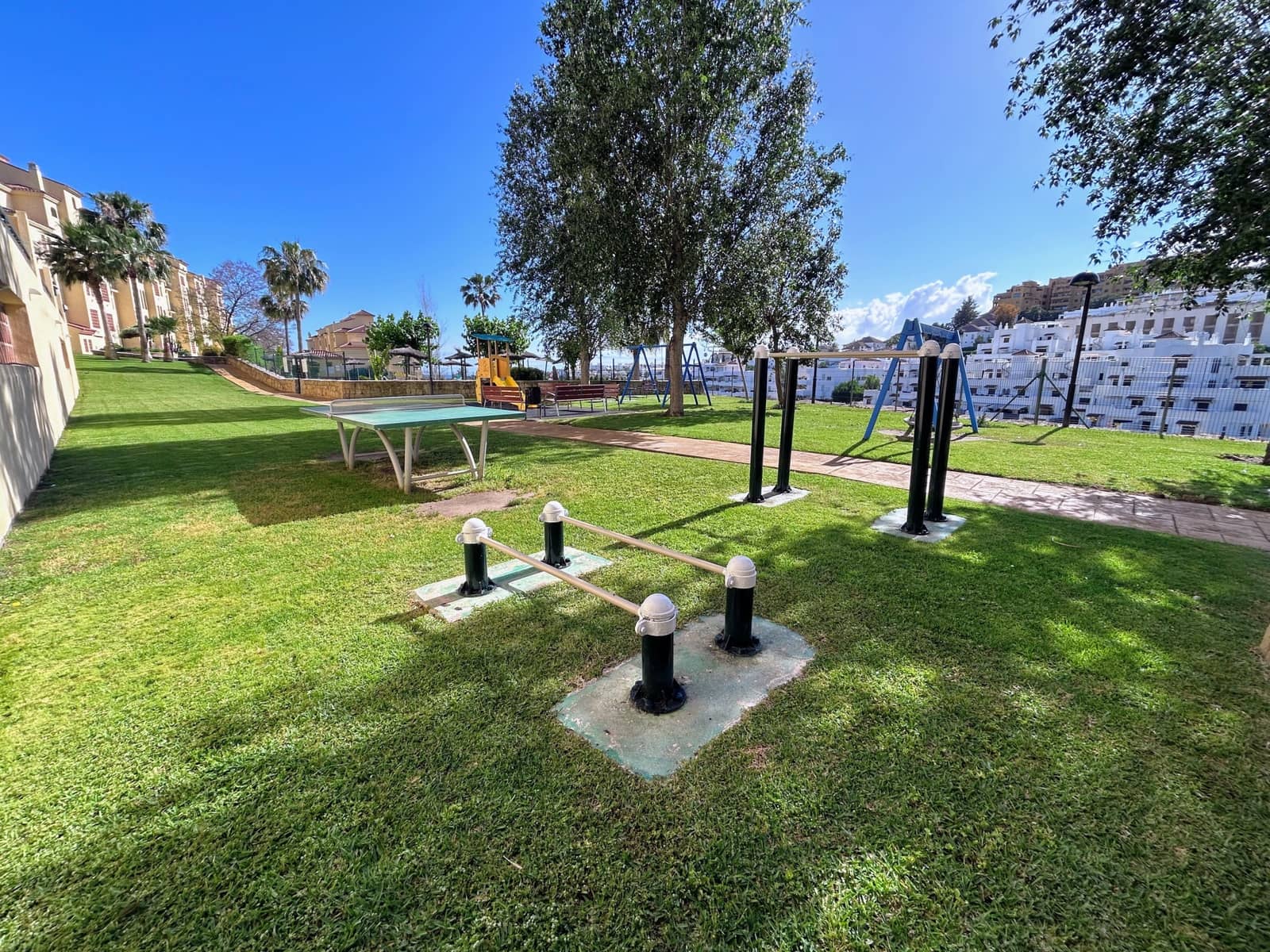 2 soverom Leilighet til salgs i New Golden Mile med svømmebasseng garasje - € 380 000 (Ref: 9831256)