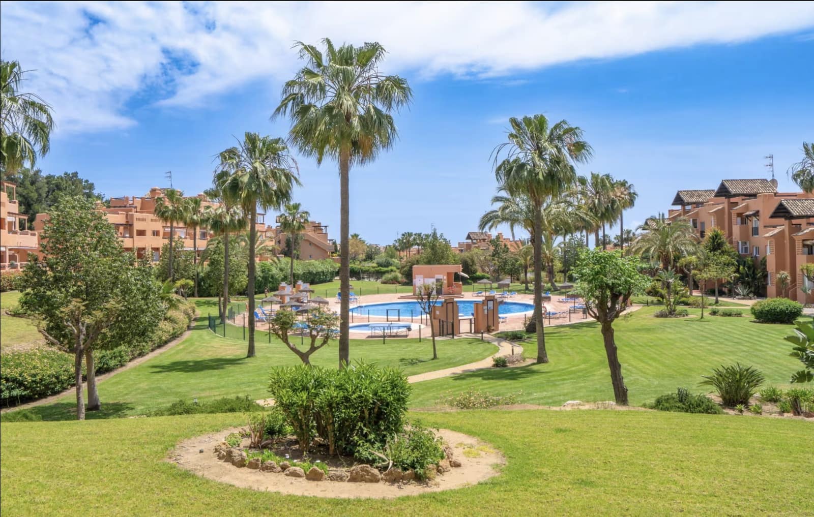 2 sypialnia Penthouse na sprzedaż w Casares z basenem garażem - 285 000 € (Ref: 9845230)
