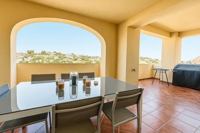 3 bedroom Apartment for holiday rental in Valle Romano Golf, Estepona with pool garage - € 2,050 (Ref: 9845231)