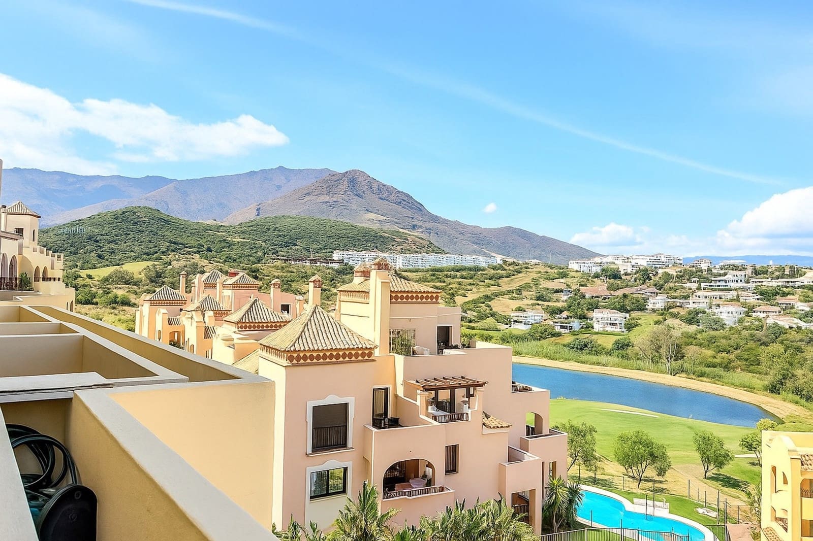 3 bedroom Apartment for holiday rental in Estepona with pool garage - € 2,050 (Ref: 9845231)