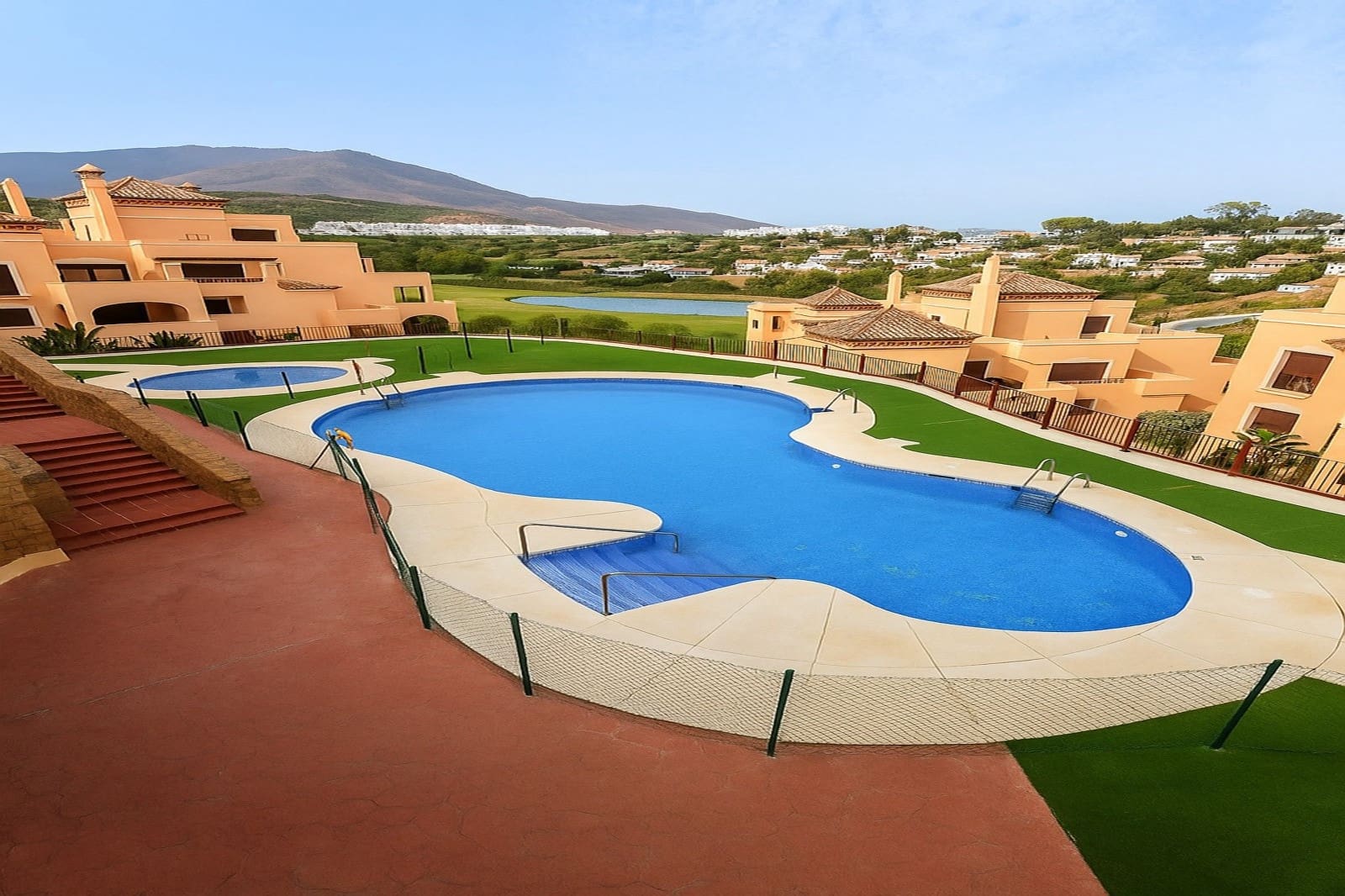3 bedroom Apartment for holiday rental in Estepona with pool garage - € 2,050 (Ref: 9845231)