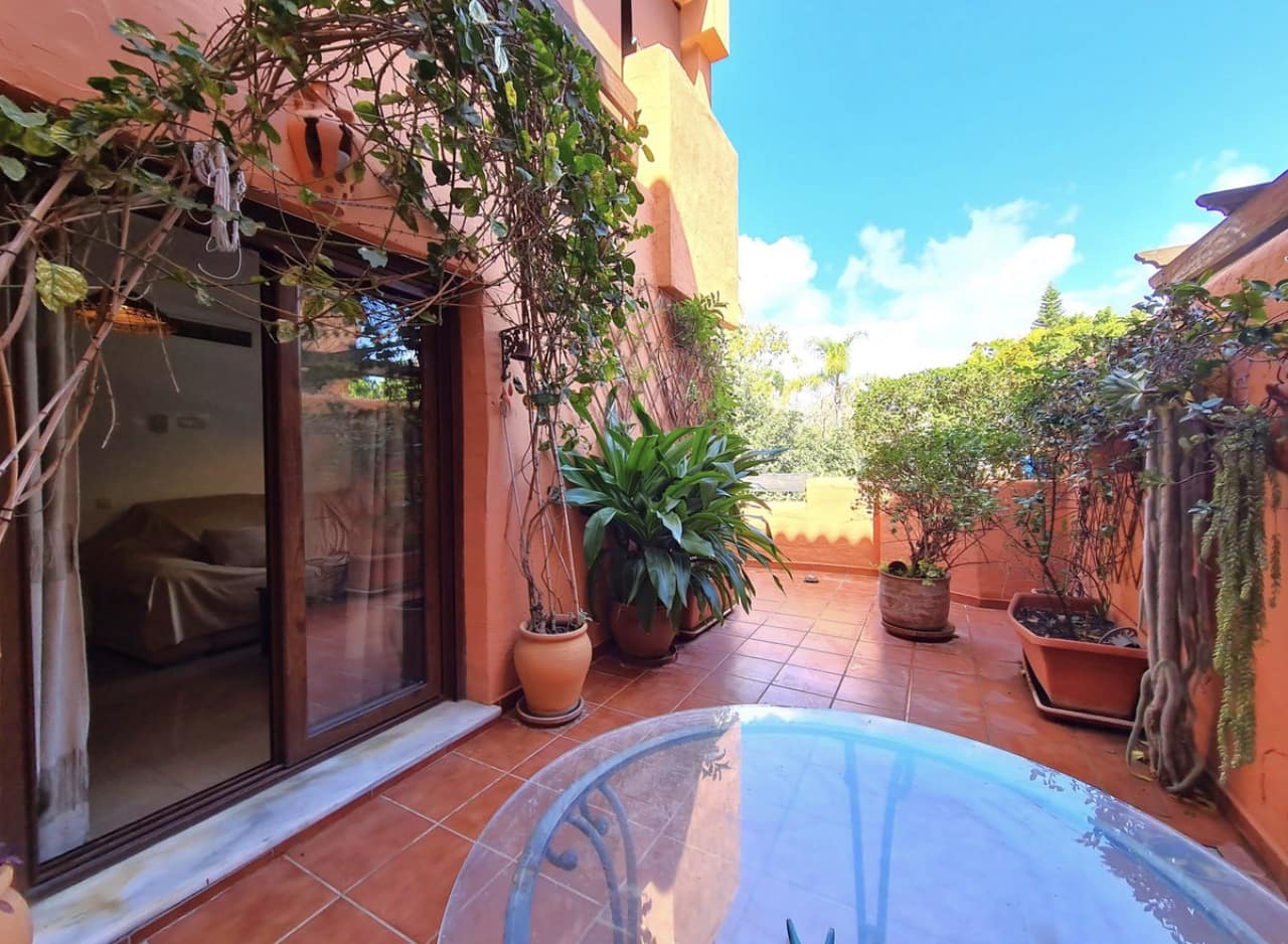 1 chambre Appartement à vendre à Estepona avec piscine garage - 319 000 € (Ref: 9849200)
