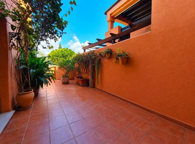 1 chambre Appartement à vendre à Zona de Punta Plata, Estepona avec piscine garage - 319 000 € (Ref: 9849200)